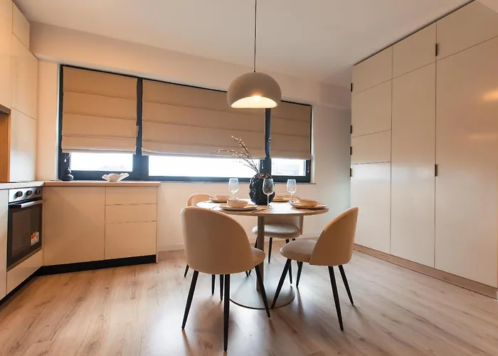 Apartment Ivory Design With Balcony By Blvd 36b5 - Free Parking