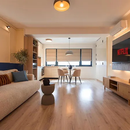 Ivory Design With Balcony By Blvd 36b5 - Free Parking Appartamento *